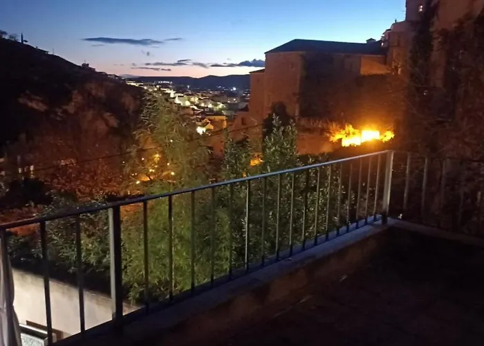 Apartamentos Casas Colgadas